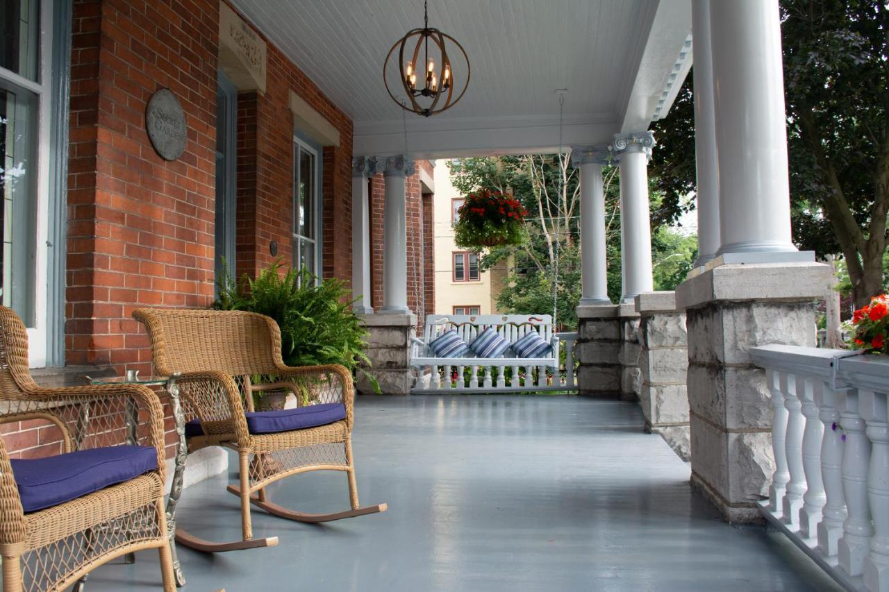 The Secret Garden Inn Кінгстон Екстер'єр фото