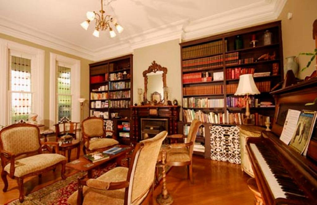 The Secret Garden Inn Кінгстон Екстер'єр фото