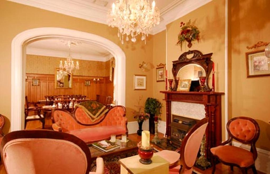 The Secret Garden Inn Кінгстон Екстер'єр фото