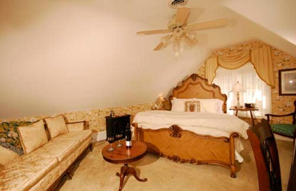 The Secret Garden Inn Кінгстон Номер фото